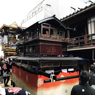 城端曳山祭の風景