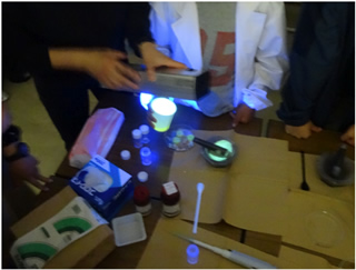 コース3「電子レンジやまぜるだけでピカピカ光る発光体を作ってみよう」 コース3「電子レンジやまぜるだけでピカピカ光る発光体を作ってみよう」