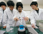 機能材料工学実験の実施風景